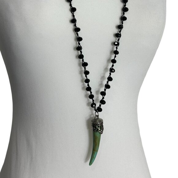 Black Beaded Necklace Faux Jade Wolf Tooth Horn Pendant Silver Tone 34" Long - Picture 8 of 8
